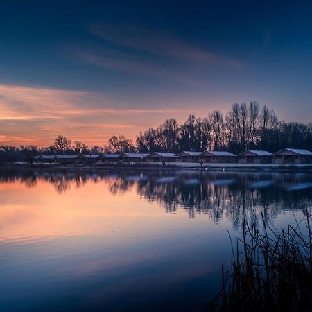 Lake Pochard Holiday Lodgesサウス・サーニー エクステリア 写真